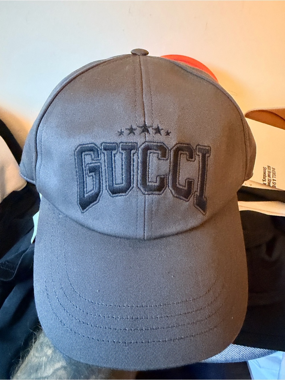 GUCCI Men's Black Embroidered Logo Cap